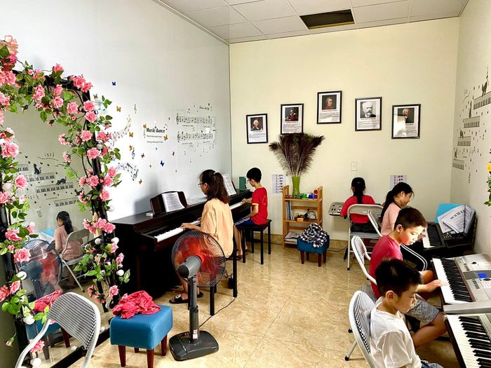 Không gian ấm cúng tại Lớp Đàn Cô Lan