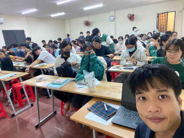 Hình ảnh lớp học tại Luyện Thi THPT Thầy Nam - Vật Lý