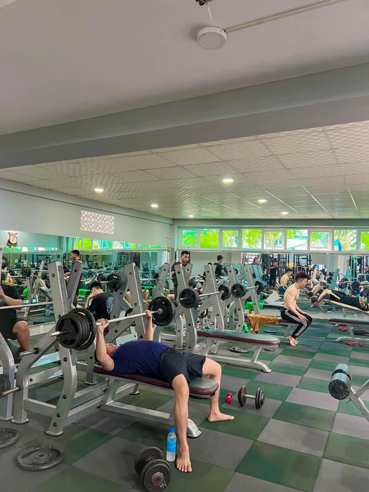 Khu vực tập luyện cao cấp với đầy đủ trang thiết bị tại Mai Anh Gym & Fitness