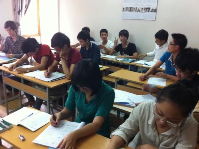 Hình ảnh lớp học tại Trung Tâm Luyện Thi Toán Cô Linh