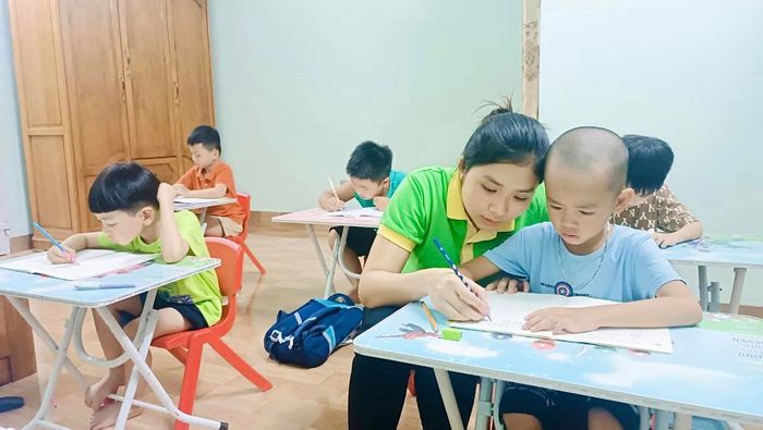 Hình ảnh lớp học tại Luyện Chữ Đẹp Cô Kiều Dung