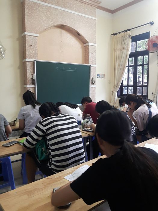 Hình ảnh lớp học Luyện Thi THPT Thầy Tài - Không gian học tập lý tưởng với đầy đủ trang thiết bị hiện đại