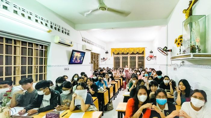 Hình ảnh 2 Luyện Thi THPT Cô Nhung - Tiếng Anh: Giờ học tương tác sôi nổi đầy hứng khởi