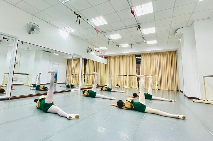 Học viên nhí trong giờ học ba lê tại Trung tâm Sasa