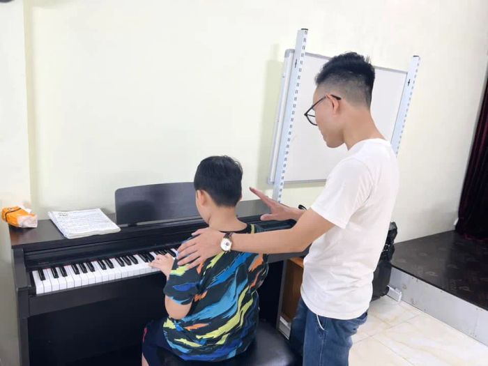 Giờ học đầy cảm hứng cùng giảng viên tại Trung Tâm Âm Nhạc Sầm Sơn - Ảnh 2