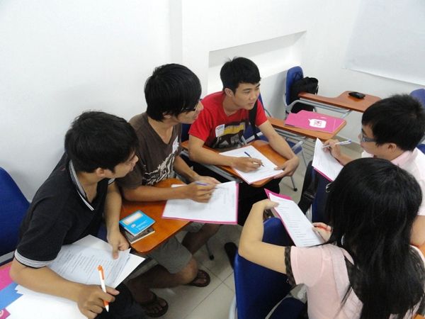 Hình ảnh giảng dạy của Thầy Tiền