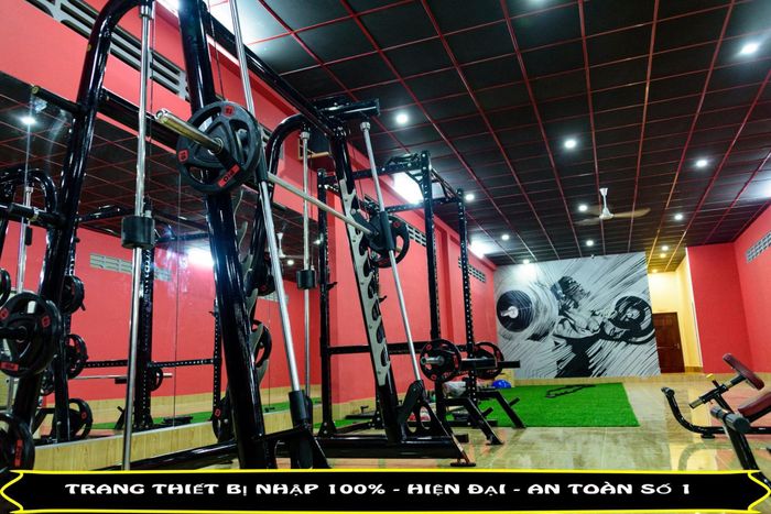 Hình ảnh khu vực tập tạ chuyên nghiệp tại IRON GYM
