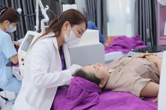 Không gian sang trọng đạt chuẩn quốc tế tại Thẩm mỹ Hoàng Tuấn