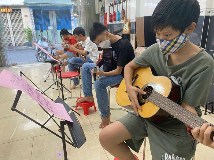 Không gian đào tạo chuyên nghiệp tại Hello Music