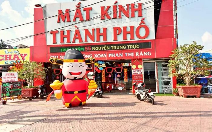 Không gian trẻ trung tại Mắt kính Thành Phố