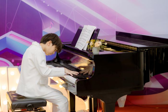 Hình ảnh lớp học đàn piano tại Rainbow Music