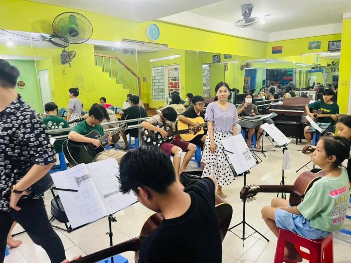 Giờ học đầy hứng khởi cùng giáo viên Music Garden