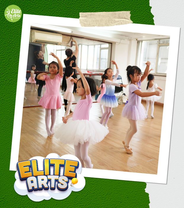 Học viên nhí trong giờ học ballet tại Elite Arts Academy