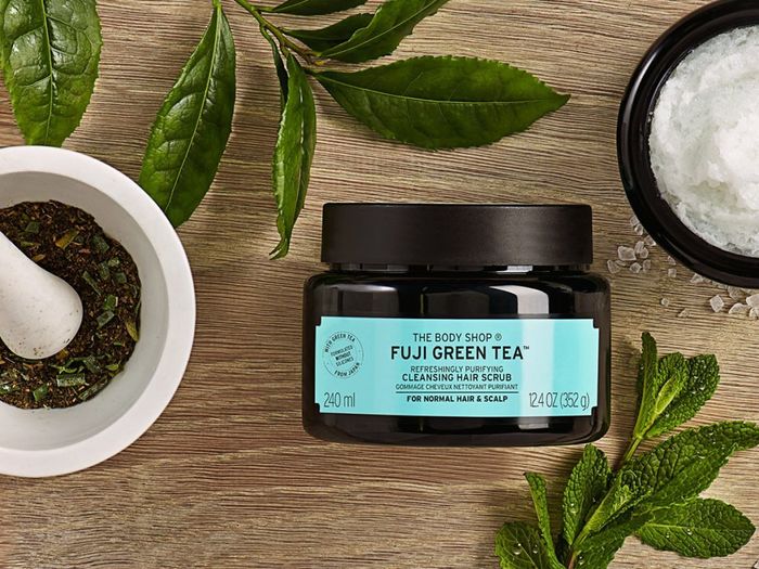 Hình ảnh thực tế sản phẩm The Body Shop - Kết cấu mịn màng với hạt muối tinh thể