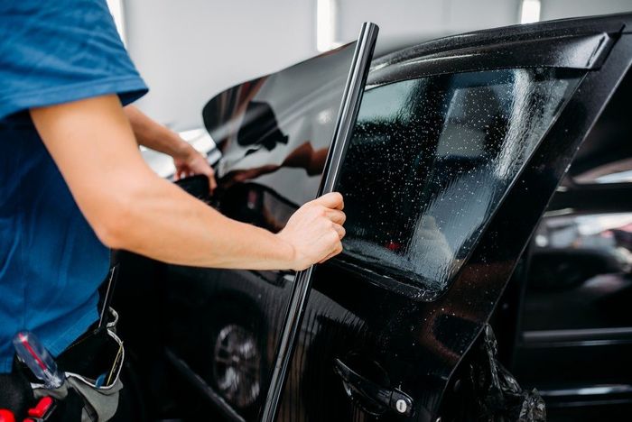 Quy trình dán phim cách nhiệt chuyên nghiệp tại Vietnam Car Care