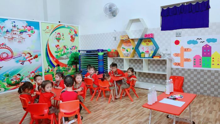 Thư viện hình ảnh Trường mầm non Đông Nam: Những khoảnh khắc đáng yêu của bé trong môi trường học tập hiện đại, nơi mỗi ngày đến trường là một ngày vui