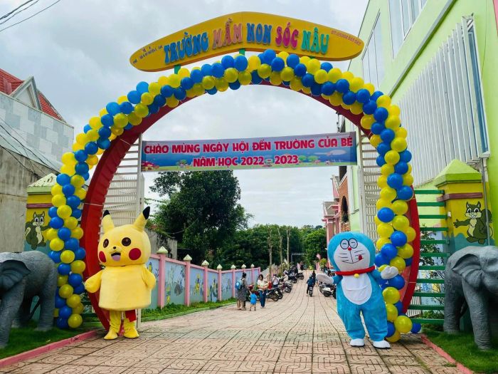Khuôn viên xanh mát với sân chơi sáng tạo tại Mầm Non Sóc Nâu