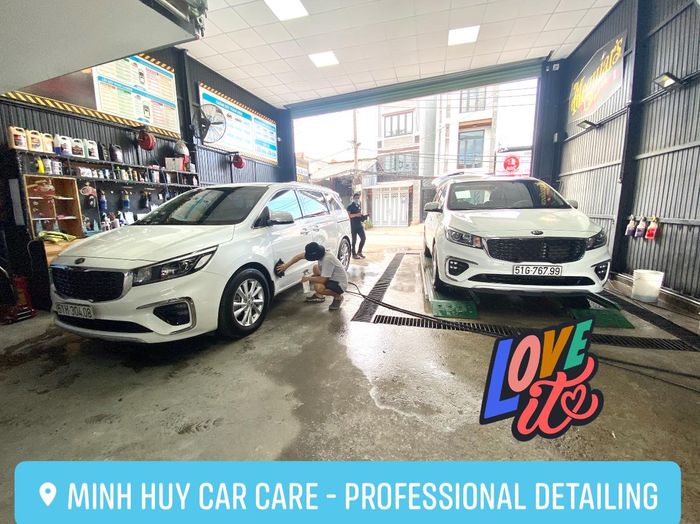 Quy trình dán phim cách nhiệt chuẩn chỉnh tại Minh Huy Car Care