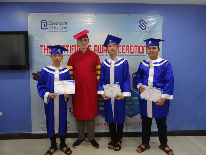 Cleverlearn Kon Tum - Smart Foreign Language Center qua từng khoảnh khắc ghi lại hành trình chinh phục IELTS đầy tự hào.