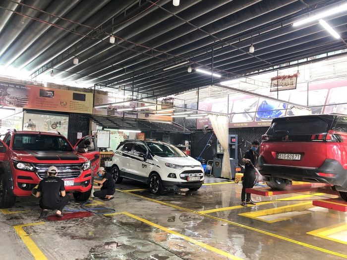 Hình ảnh không gian làm việc chuyên nghiệp tại Carcare Saigon