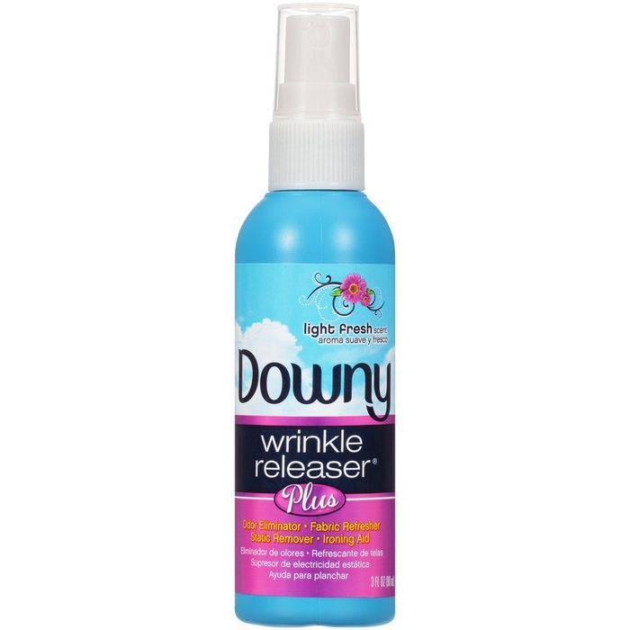 Xịt phẳng Downy - Thiết kế chai nhỏ gọn tiện dụng