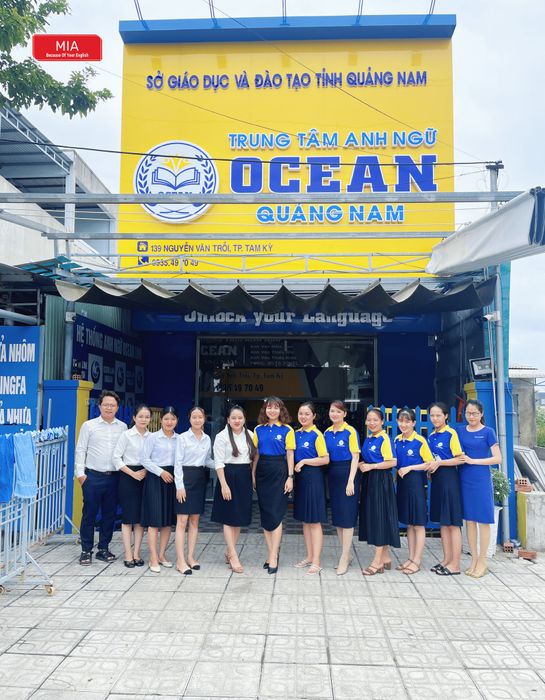 Giảng viên và học viên tương tác tại lớp học OCEAN