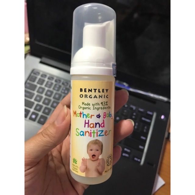 Nước rửa tay khô Bentley Organic - Phiên bản ảnh 2 với thiết kế sang trọng, thể hiện sự hoàn hảo của sản phẩm chăm sóc gia đình từ thiên nhiên.