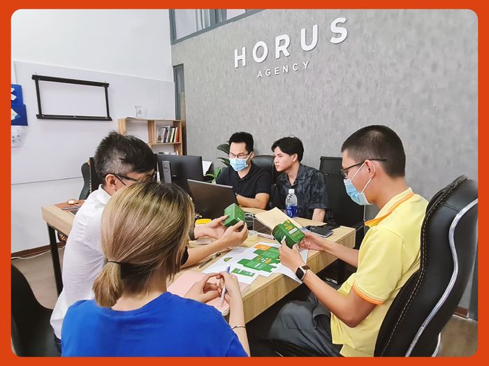Học viên thực hành tại lớp học Horus Class