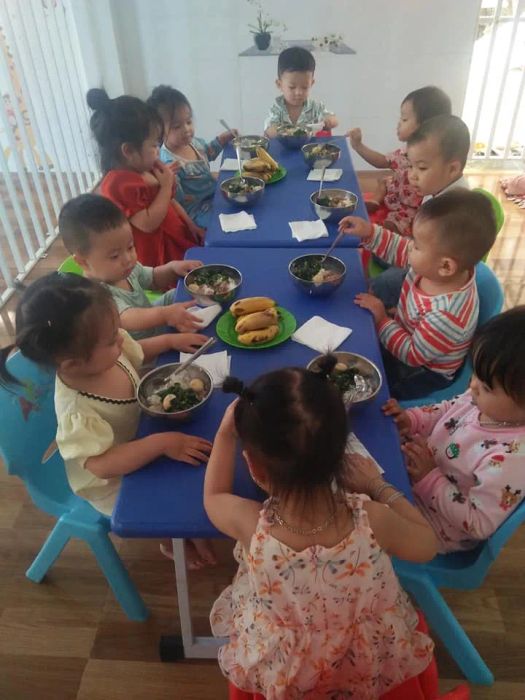 Hình ảnh hoạt động vui chơi tại Nhóm Trẻ Tí Hon