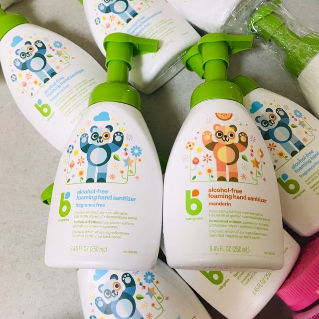 Nước rửa tay khô Babyganics - phiên bản đặc biệt với thiết kế sang trọng, mang đến trải nghiệm thanh lọc bàn tay một cách tinh khiết nhất.