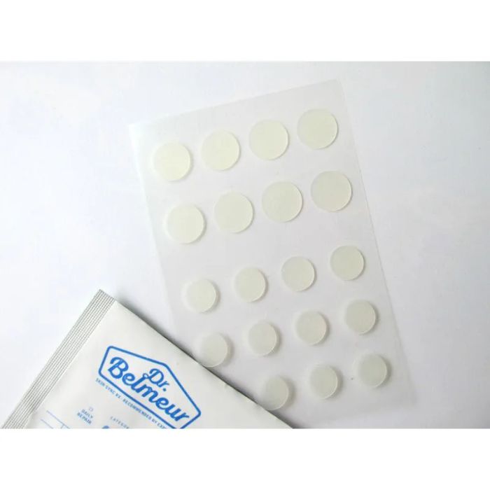 Hình ảnh cận cảnh miếng dán trị mụn Dr. Belmeur Clarifying Spot Patch Kit The Face Shop phiên bản mới