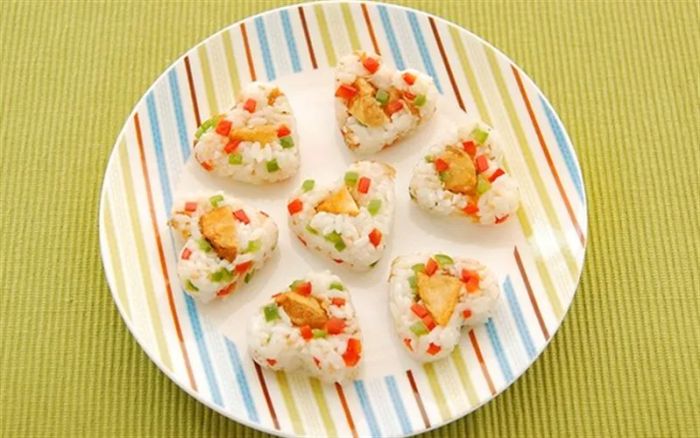 Hình ảnh cơm nắm hình trái tim đẹp mắt