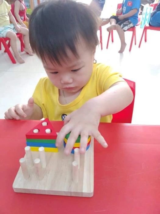 Hình ảnh đáng yêu về hoạt động vui chơi tại Mầm non Họa Mi