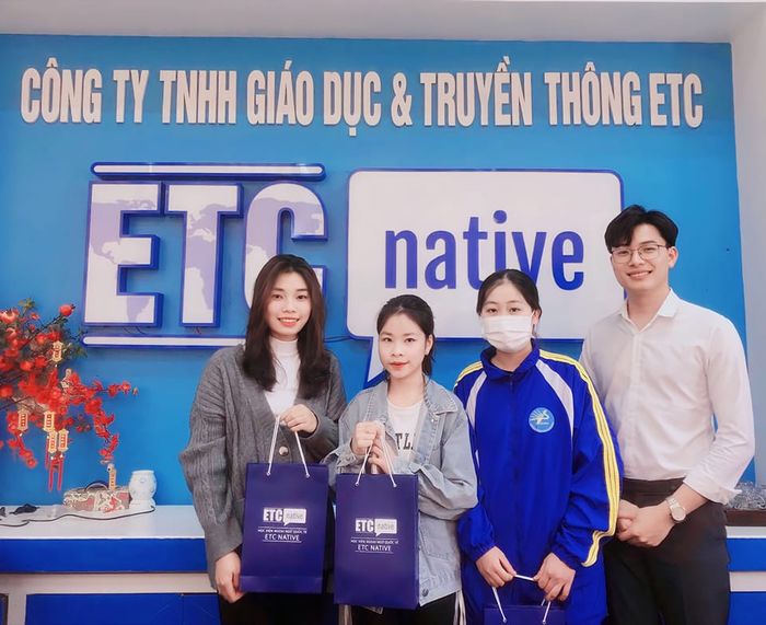 Học Viện Ngoại Ngữ Quốc Tế - ETC Native với không gian học tập lý tưởng và đội ngũ giảng viên tận tâm, nơi học viên có thể phát triển toàn diện khả năng tiếng Anh của mình trong môi trường quốc tế.
