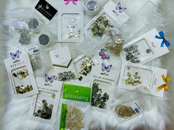 Không gian trưng bày đầy màu sắc tại Phụ Kiện Nail Choki