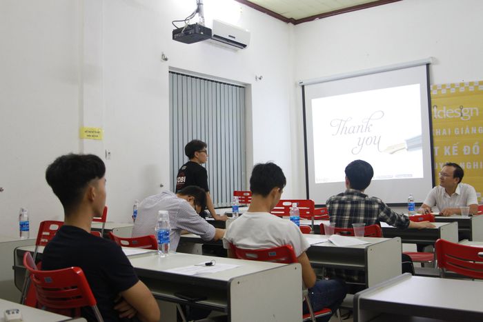 Học viên thực hành tại xưởng thiết kế IDesign