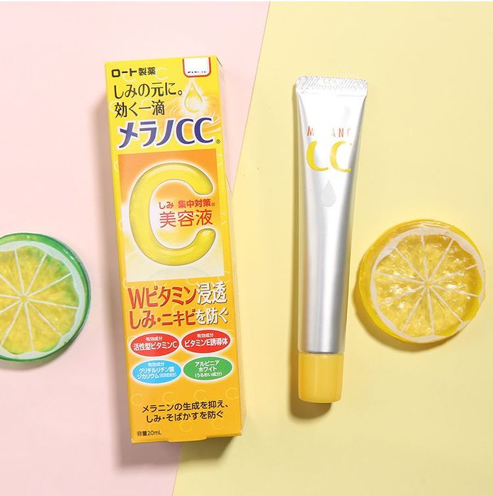 Melano CC Whitening Essence - Sản phẩm đình đám nhất trong dòng Melano CC được hàng triệu tín đồ làm đẹp tin dùng