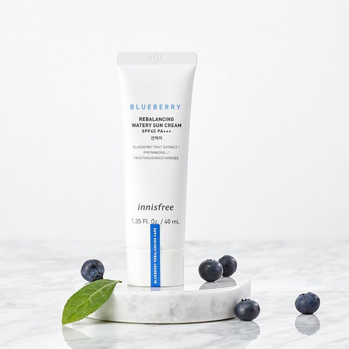 Hình ảnh thực tế kem chống nắng Innisfree Blueberry dạng nước