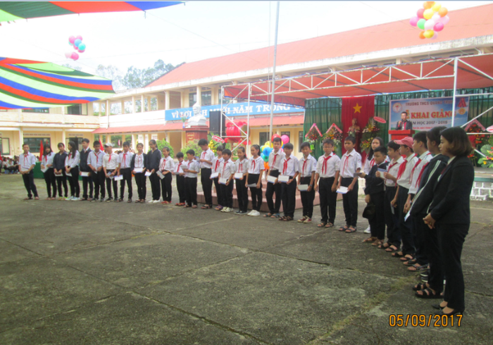Toàn cảnh khuôn viên xanh mát THCS Quang Trung