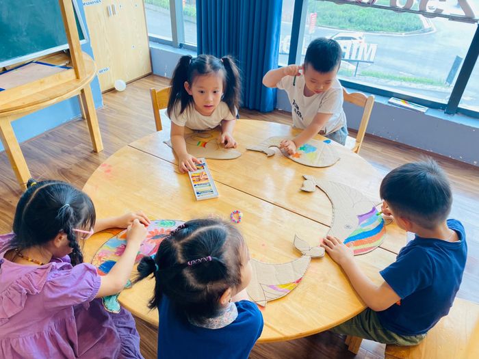 Hình ảnh không gian học tập tại Golden Kids - Nơi mỗi góc nhỏ đều được thiết kế để khơi gợi niềm vui học hỏi và sáng tạo