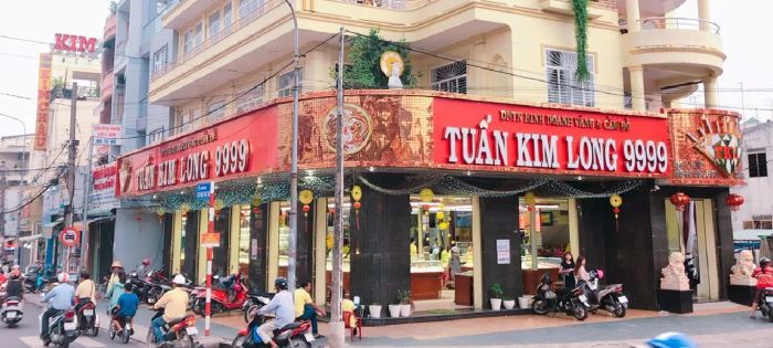 Không gian trưng bày sang trọng tại Tiệm vàng Tuấn Kim Long 9999
