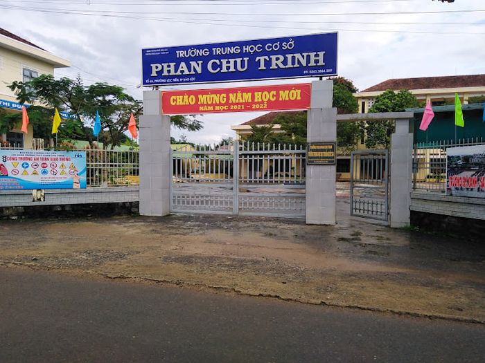 Toàn cảnh Trường THCS Phan Chu Trinh nhìn từ trên cao