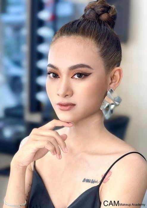Cam Nguyen Makeup & Academy - Khoảnh khắc tỏa sáng qua từng nét cọ
