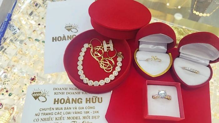 Không gian trưng bày sang trọng tại Tiệm vàng Hoàng Hữu