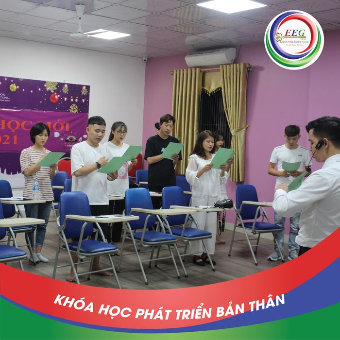 Anh Ngữ Quốc Tế EEG ảnh 2 - Môi trường học năng động, đầy đủ tiện nghi và hỗ trợ, giúp học viên phát triển khả năng tiếng Anh giao tiếp tự tin và hiệu quả.