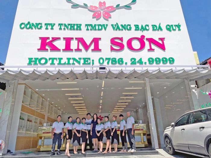 Không gian trưng bày ấn tượng tại Kim Sơn Jewelry