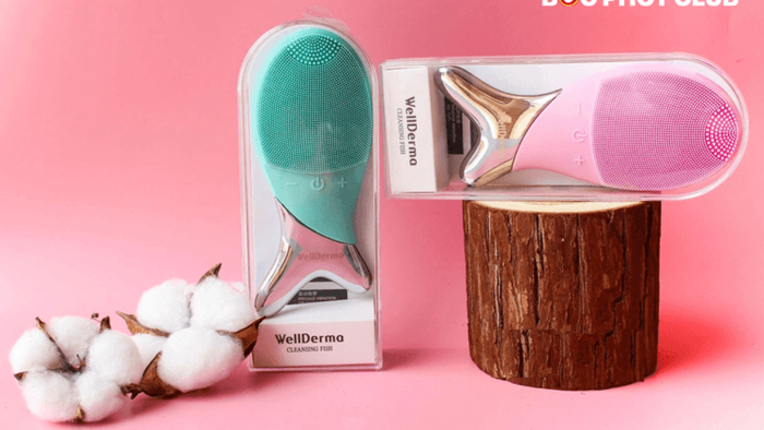 Máy rửa mặt WellDerma Cleansing Fish với chất liệu silicon mềm mại, an toàn cho mọi loại da, giúp bạn làm sạch da hiệu quả mà không gây kích ứng. Đặc biệt, thiết kế thông minh với đuôi cá làm từ hợp kim chống gỉ sét, giúp massage và thư giãn các cơ mặt, mang lại làn da tươi sáng và mịn màng hơn sau mỗi lần sử dụng. Máy có thể điều chỉnh mức độ rung phù hợp với từng nhu cầu chăm sóc da, mang lại hiệu quả tối ưu.