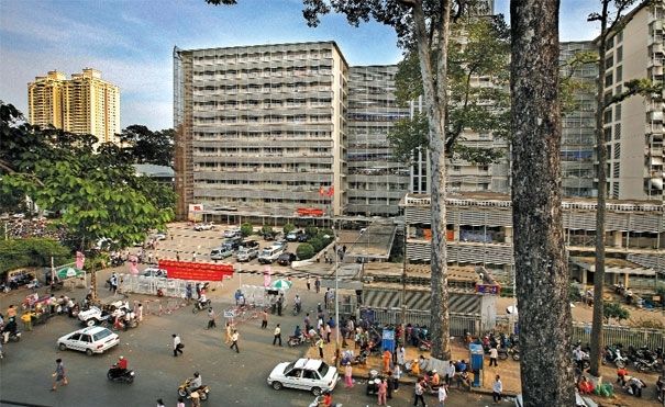 Bệnh viện Chợ Rẫy - Biểu tượng y tế với kiến trúc Pháp cổ giữa lòng Sài Gòn