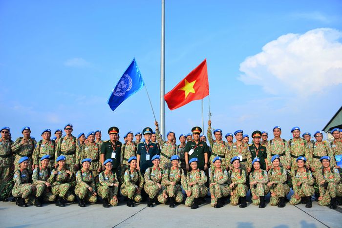 Hình ảnh minh họa hai cựu chiến binh
