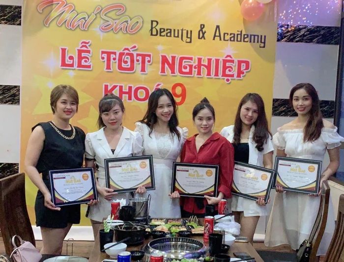 Master Mai Sao truyền nghề cho thế hệ học trò đầy triển vọng